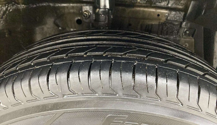 2017 Maruti Swift Dzire VXI, Petrol, Manual, 60,252 km, Right Front Tyre Tread