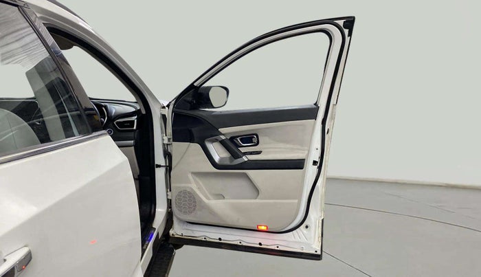 2021 Tata Safari XTA PLUS, Diesel, Automatic, 87,656 km, RHS Front Door