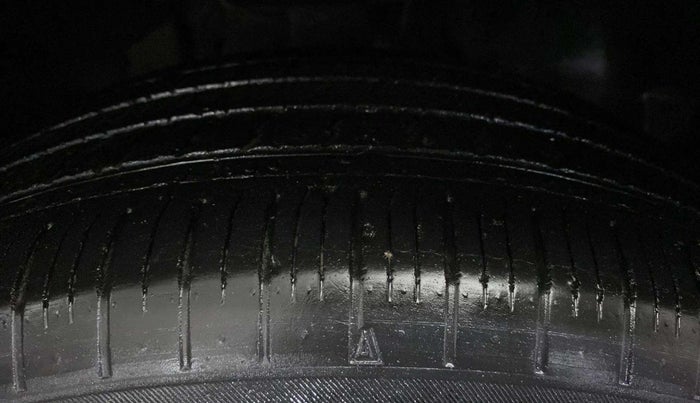 2021 Tata Safari XTA PLUS, Diesel, Automatic, 87,656 km, Right Front Tyre Tread