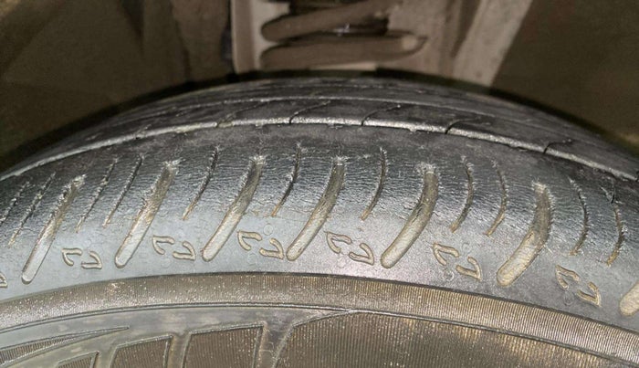 2021 Nissan MAGNITE XV PREMIUM TURBO (O) CVT DUAL TONE, Petrol, Automatic, 46,890 km, Right Front Tyre Tread