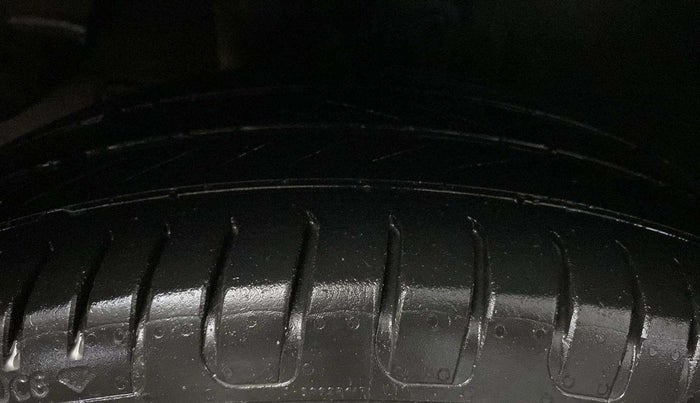 2016 Hyundai Creta SX PLUS 1.6 PETROL, Petrol, Manual, 72,961 km, Right Rear Tyre Tread