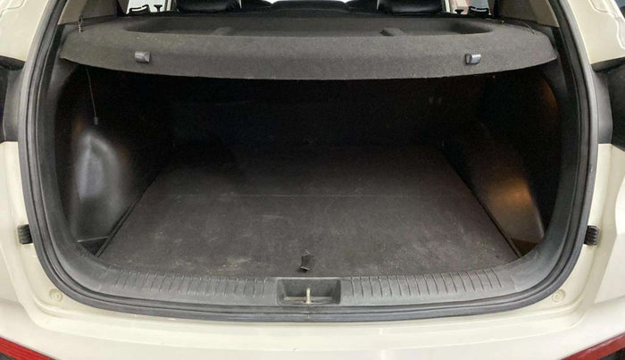 2016 Hyundai Creta SX PLUS 1.6 PETROL, Petrol, Manual, 72,961 km, Boot Inside