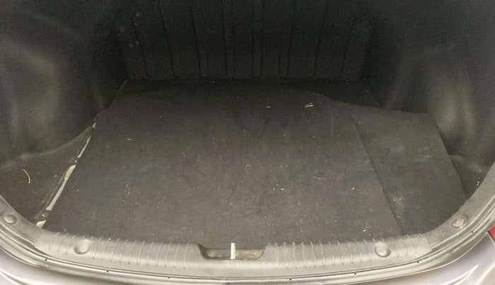 2014 Hyundai Verna FLUIDIC 1.4 VTVT CX, Petrol, Manual, 98,599 km, Boot Inside