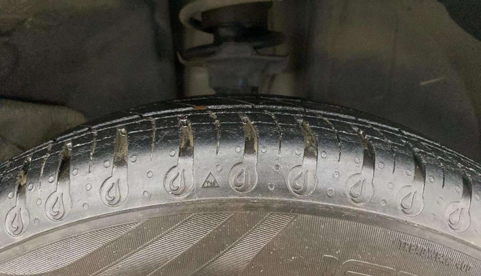 2022 Renault Kwid CLIMBER 1.0 AMT, Petrol, Automatic, 31,540 km, Right Front Tyre Tread