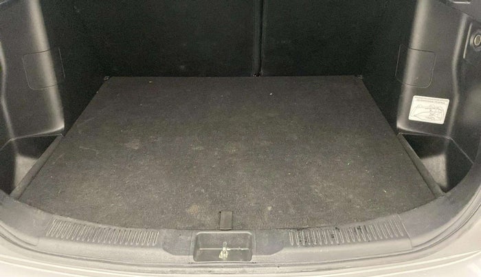2018 Maruti S Cross ZETA 1.3, Diesel, Manual, 90,705 km, Boot Inside