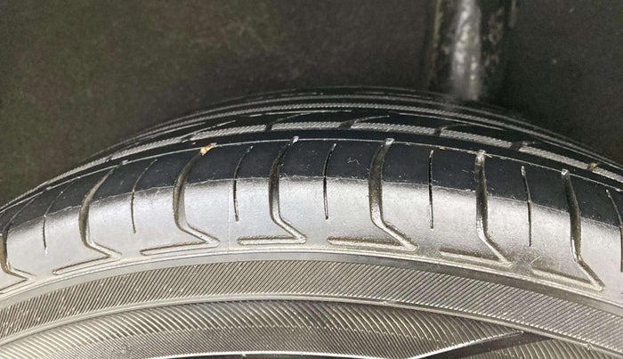 2017 Ford Ecosport TITANIUM 1.5L DIESEL, Diesel, Manual, 1,23,605 km, Left Rear Tyre Tread