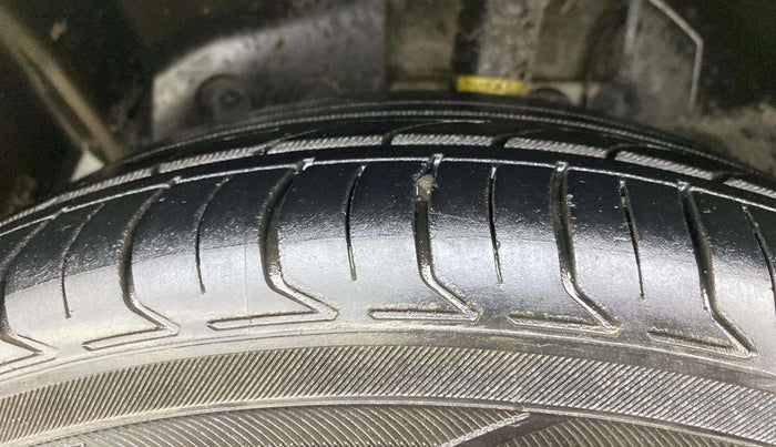2017 Ford Ecosport TITANIUM 1.5L DIESEL, Diesel, Manual, 1,23,605 km, Left Front Tyre Tread