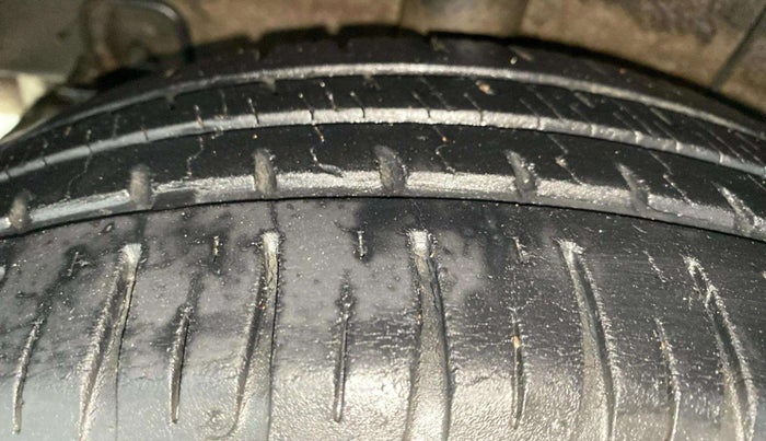 2016 Hyundai Grand i10 ASTA (O) AT 1.2 KAPPA VTVT, Petrol, Automatic, 29,258 km, Right Rear Tyre Tread