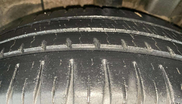 2016 Hyundai Grand i10 ASTA (O) AT 1.2 KAPPA VTVT, Petrol, Automatic, 29,258 km, Left Rear Tyre Tread