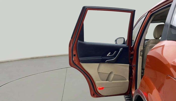 2018 Mahindra XUV500 W10 AT, Diesel, Automatic, 84,034 km, LHS Rear Door