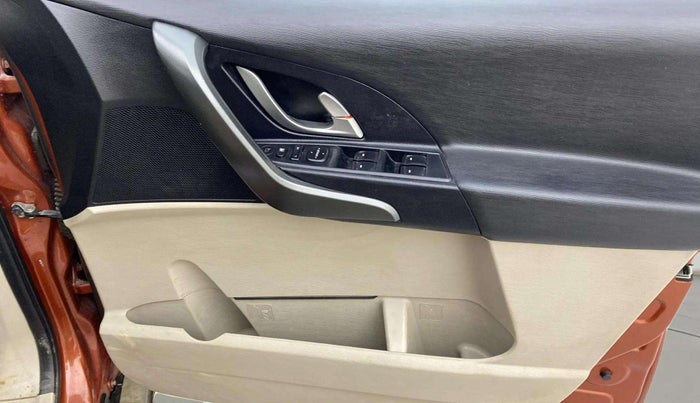 2018 Mahindra XUV500 W10 AT, Diesel, Automatic, 84,034 km, Driver Side Door Panels Control