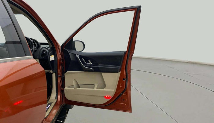 2018 Mahindra XUV500 W10 AT, Diesel, Automatic, 84,034 km, RHS Front Door