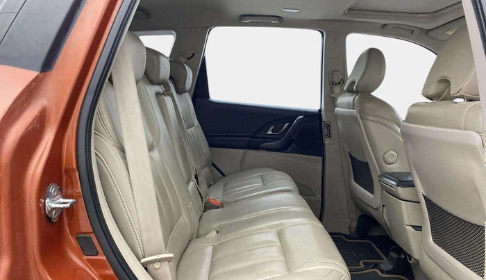 2018 Mahindra XUV500 W10 AT, Diesel, Automatic, 84,034 km, Right Side Rear Door Cabin