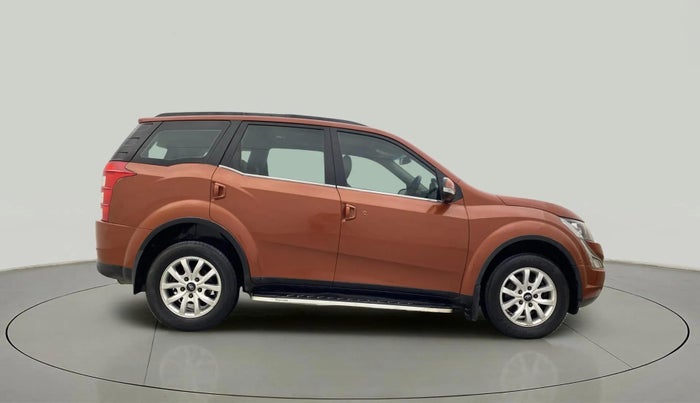 2018 Mahindra XUV500 W10 AT, Diesel, Automatic, 84,034 km, Right Side View