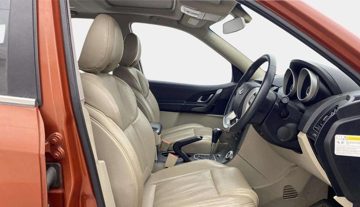 2018 Mahindra XUV500 W10 AT, Diesel, Automatic, 84,034 km, Right Side Front Door Cabin