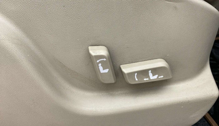 2018 Mahindra XUV500 W10 AT, Diesel, Automatic, 84,034 km, Driver Side Adjustment Panel
