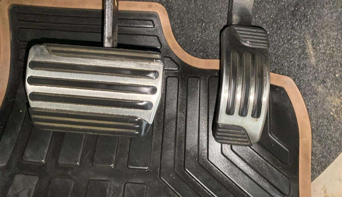 2018 Mahindra XUV500 W10 AT, Diesel, Automatic, 84,034 km, Pedals
