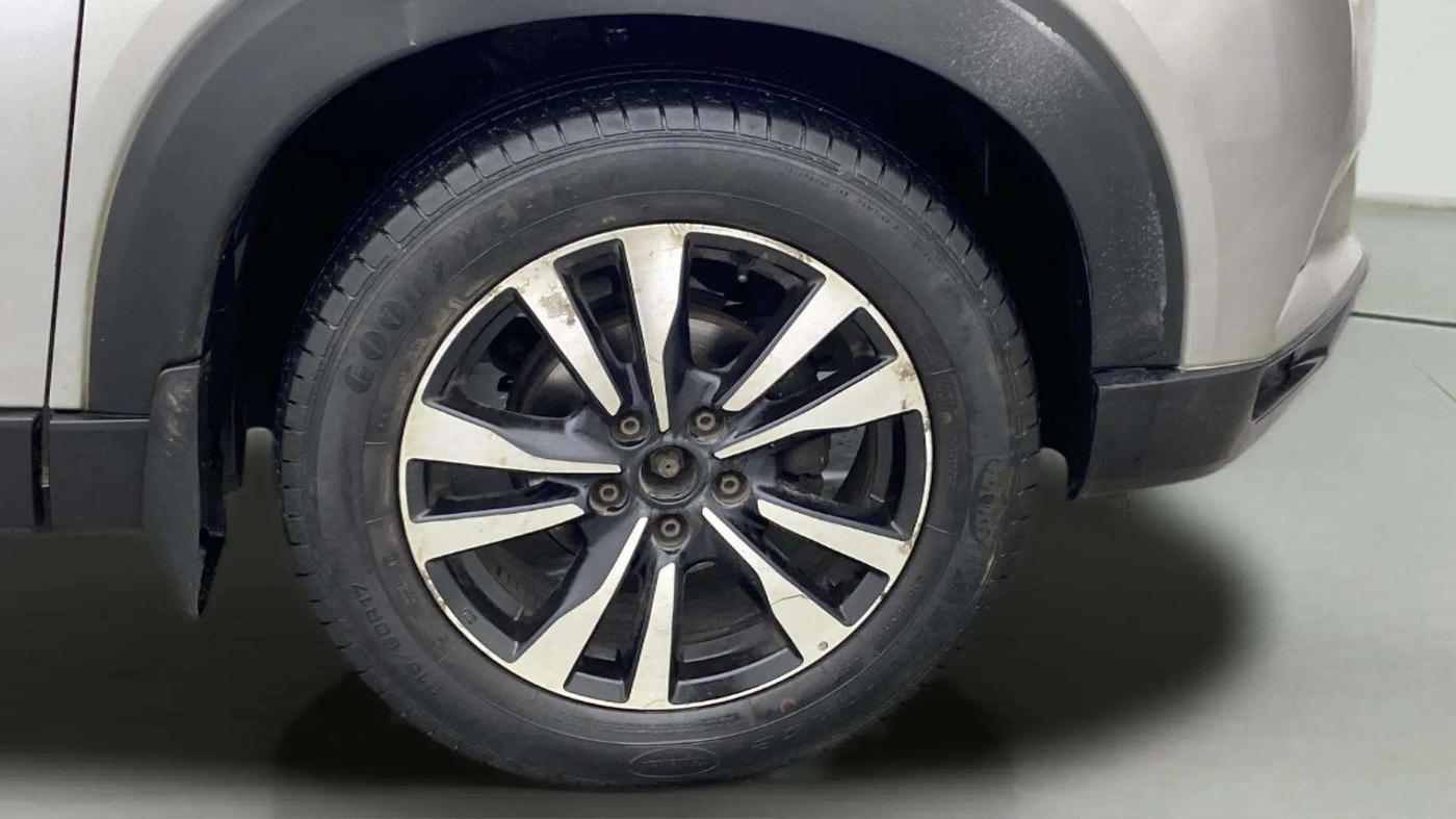 2021 Nissan Kicks XV 1.5, Petrol, Manual, 91,708 km, Right Front Wheel