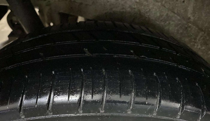2017 Maruti Wagon R 1.0 VXI AMT, Petrol, Automatic, 27,970 km, Right Rear Tyre Tread