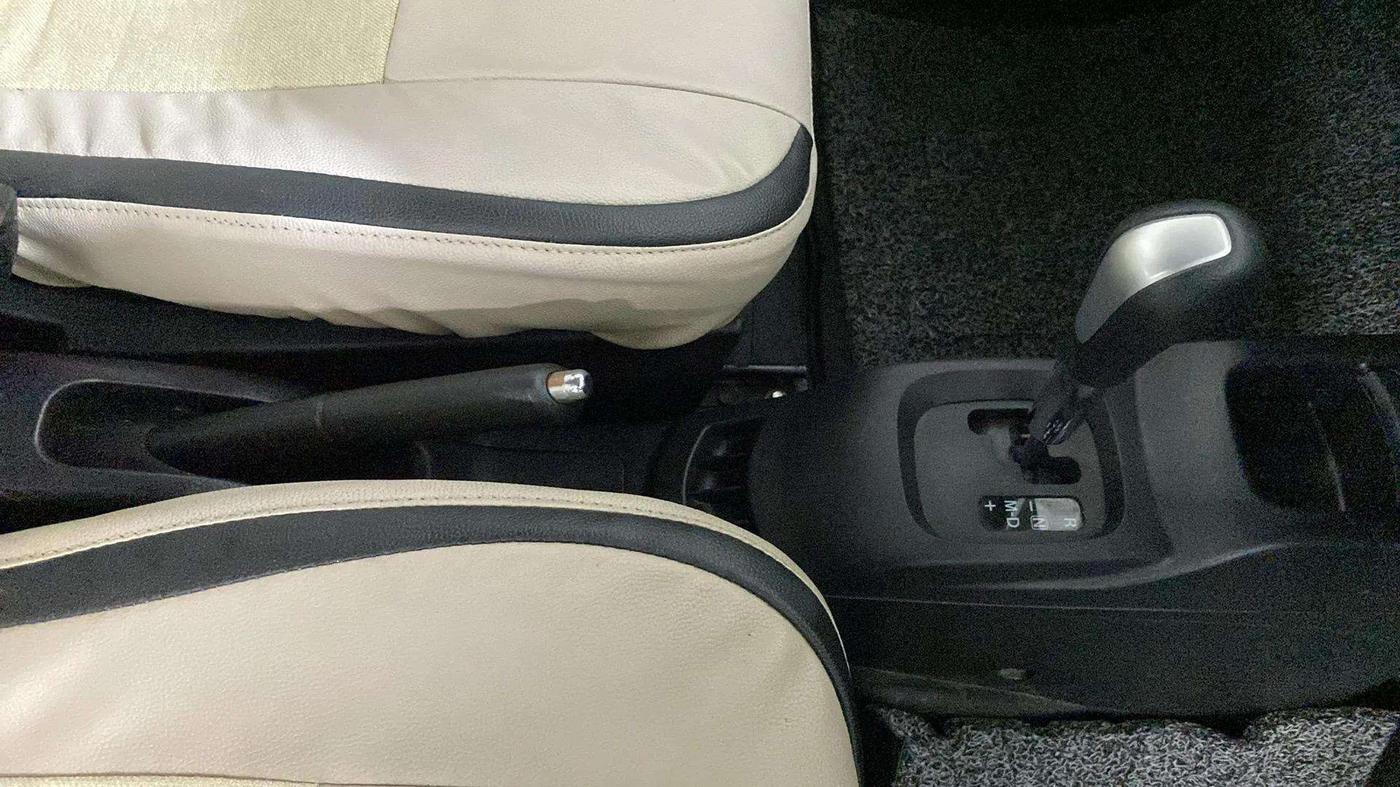 2017 Maruti Wagon R 1.0 VXI AMT, Petrol, Automatic, 28,047 km, Gear Lever