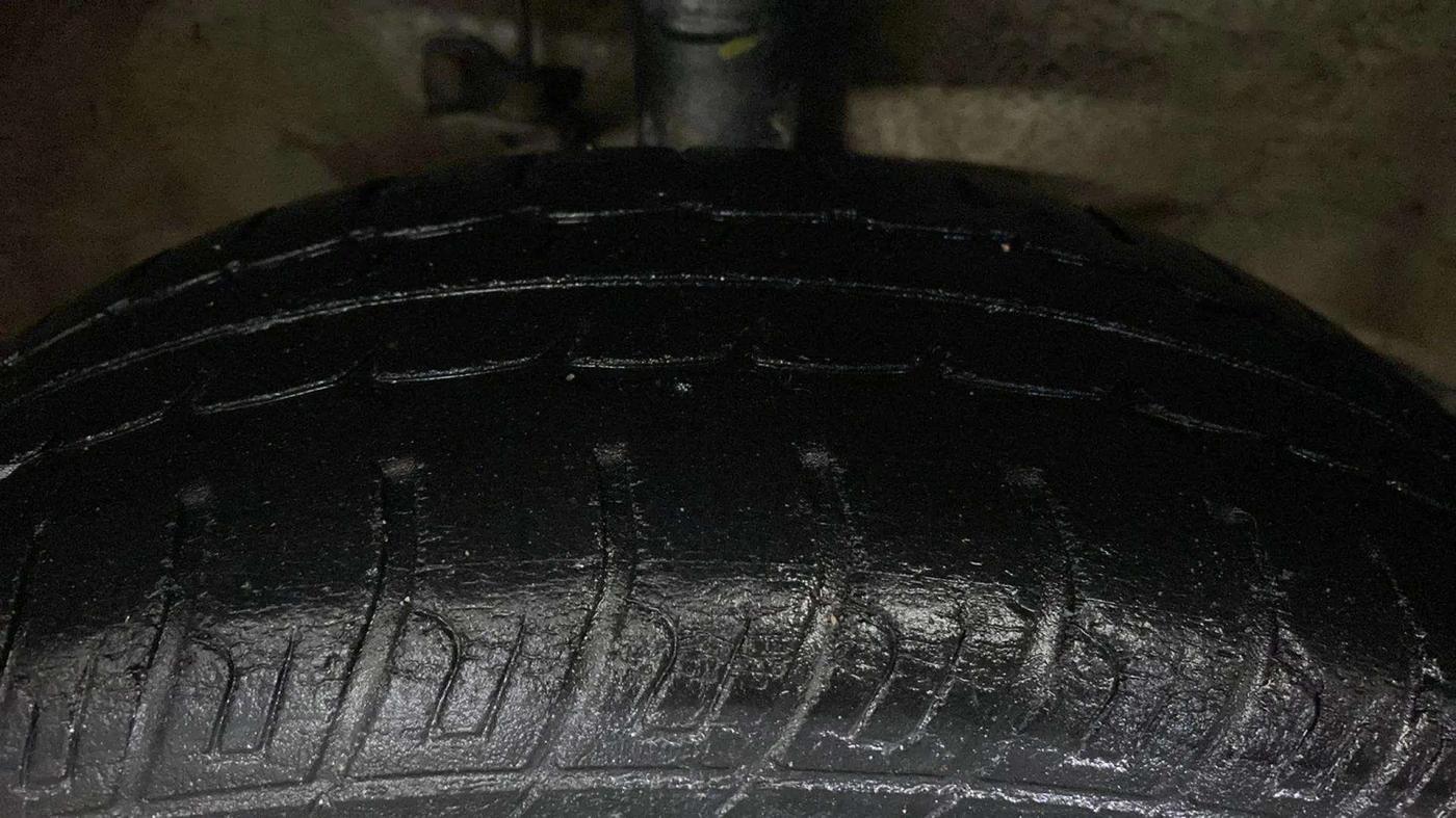 2017 Maruti Wagon R 1.0 VXI AMT, Petrol, Automatic, 28,047 km, Right Front Tyre Tread
