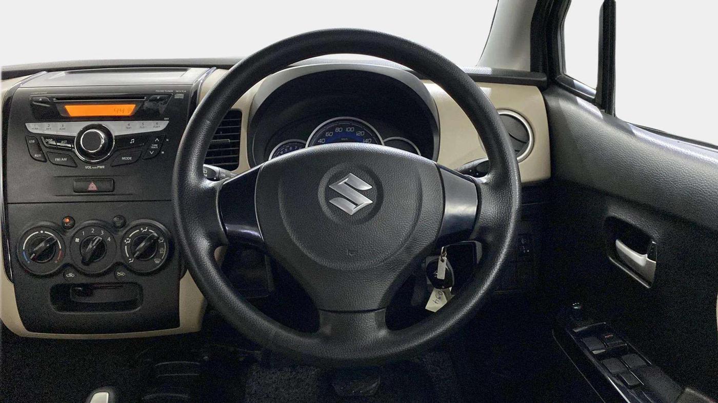 2017 Maruti Wagon R 1.0 VXI AMT, Petrol, Automatic, 28,047 km, Steering Wheel Close Up