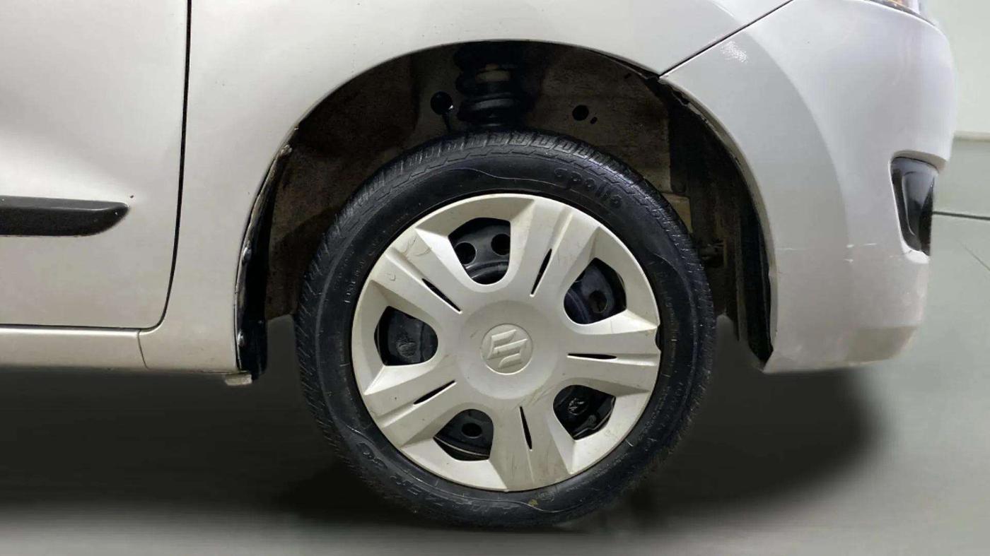 2017 Maruti Wagon R 1.0 VXI AMT, Petrol, Automatic, 28,047 km, Right Front Wheel
