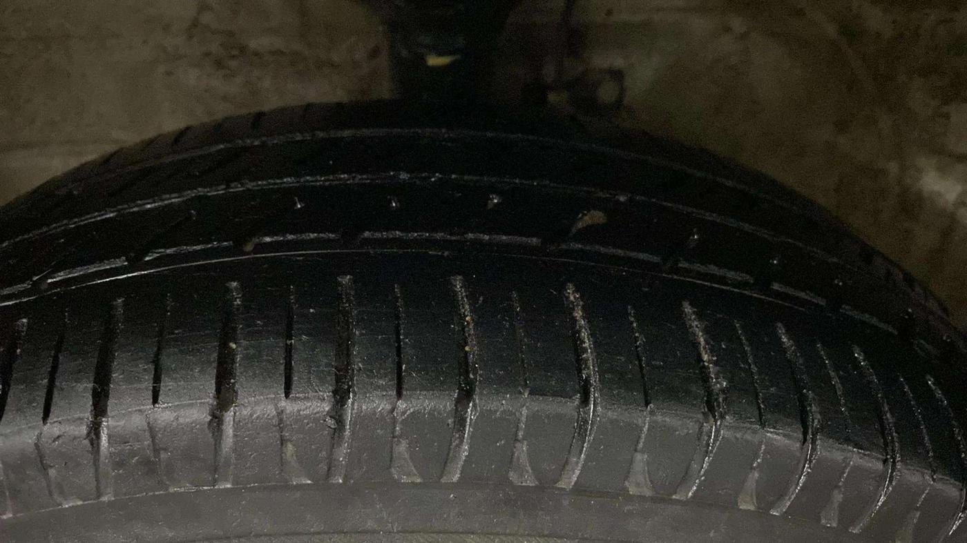 2017 Maruti Wagon R 1.0 VXI AMT, Petrol, Automatic, 28,047 km, Left Front Tyre Tread
