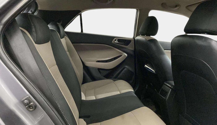2016 Hyundai Elite i20 MAGNA 1.2, CNG, Manual, 74,129 km, Right Side Rear Door Cabin