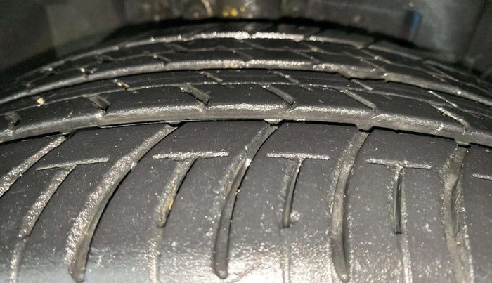 2018 Ford Ecosport TITANIUM 1.0L ECOBOOST SPORTS(SUNROOF), Petrol, Manual, 49,121 km, Right Front Tyre Tread