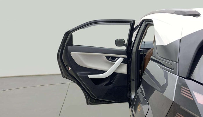 2024 Tata NEXON CREATIVE + SUNROOF AMT DUAL TONE 1.5 DIESEL, Diesel, Automatic, 18,494 km, LHS Rear Door