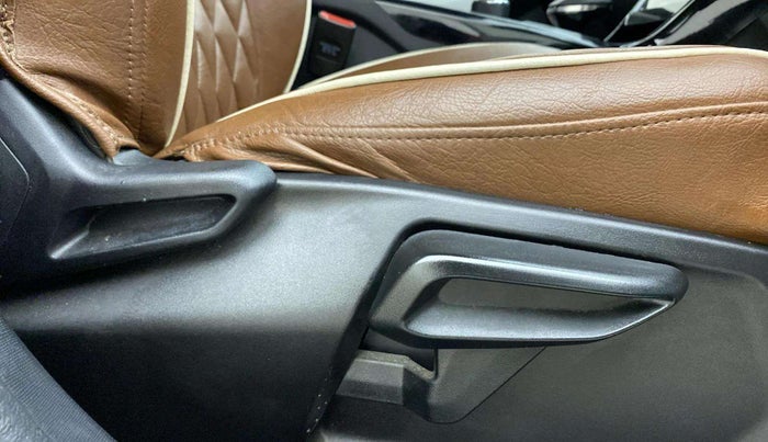 2024 Tata NEXON CREATIVE + SUNROOF AMT DUAL TONE 1.5 DIESEL, Diesel, Automatic, 18,494 km, Driver Side Adjustment Panel