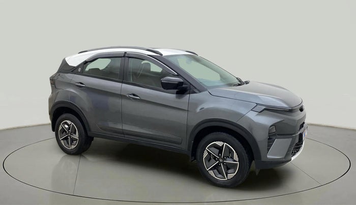 2024 Tata NEXON CREATIVE + SUNROOF AMT DUAL TONE 1.5 DIESEL, Diesel, Automatic, 18,494 km, Right Front Diagonal