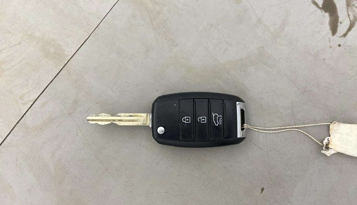 2020 KIA SONET HTK 1.5, Diesel, Manual, 45,206 km, Key Close Up