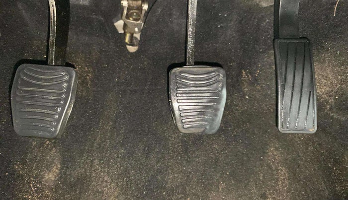 2019 Mahindra XUV300 W4 1.2 PETROL, Petrol, Manual, 70,745 km, Pedals