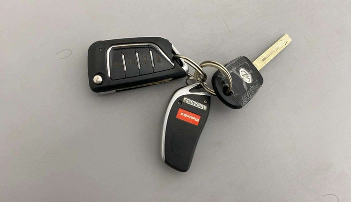 2019 Mahindra XUV300 W4 1.2 PETROL, Petrol, Manual, 70,745 km, Key Close Up