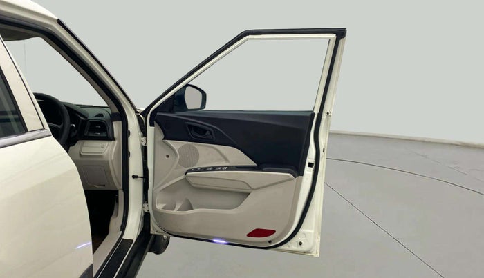 2019 Mahindra XUV300 W4 1.2 PETROL, Petrol, Manual, 70,745 km, RHS Front Door