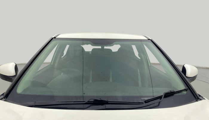 2019 Mahindra XUV300 W4 1.2 PETROL, Petrol, Manual, 70,745 km, Front Windshield
