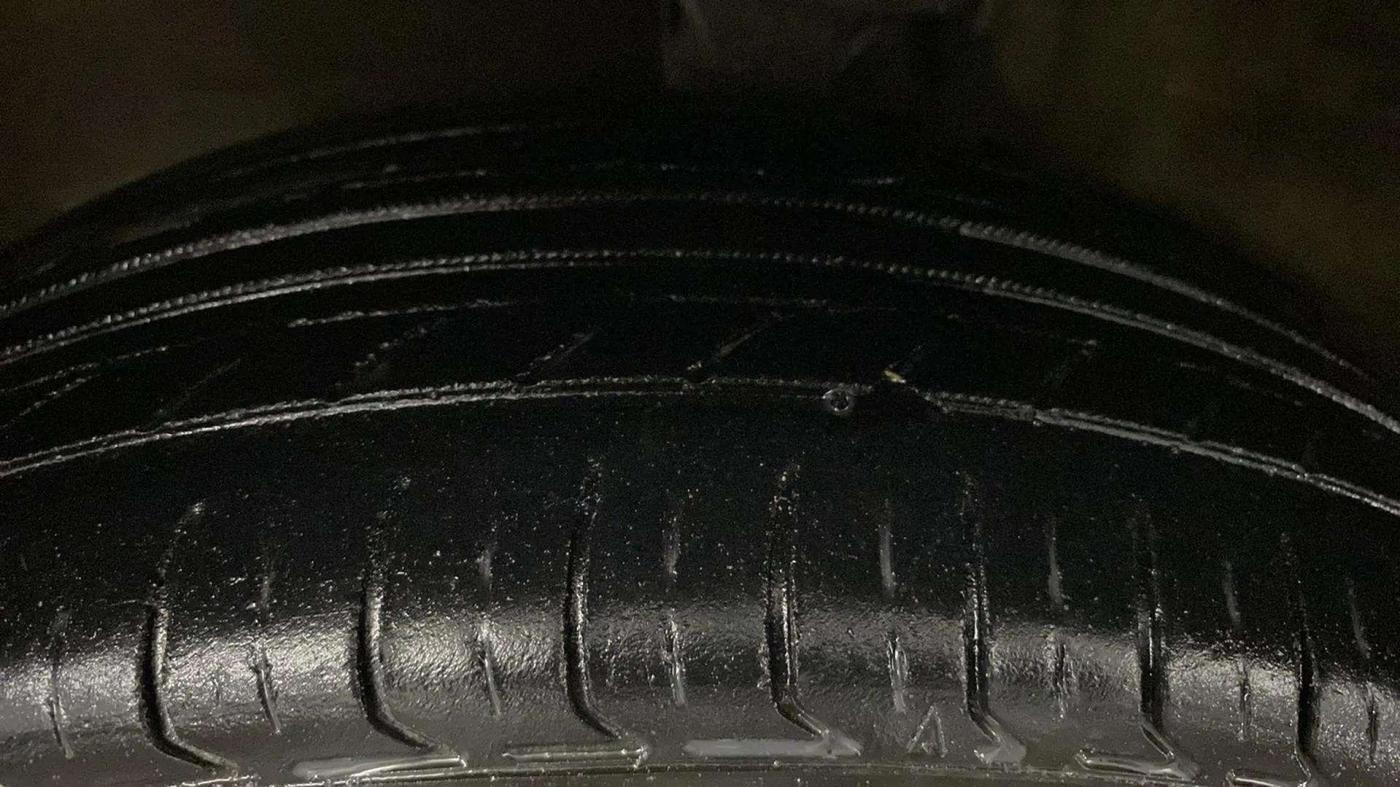 2015 Maruti Alto K10 VXI, Petrol, Manual, 37,448 km, Left Front Tyre Tread