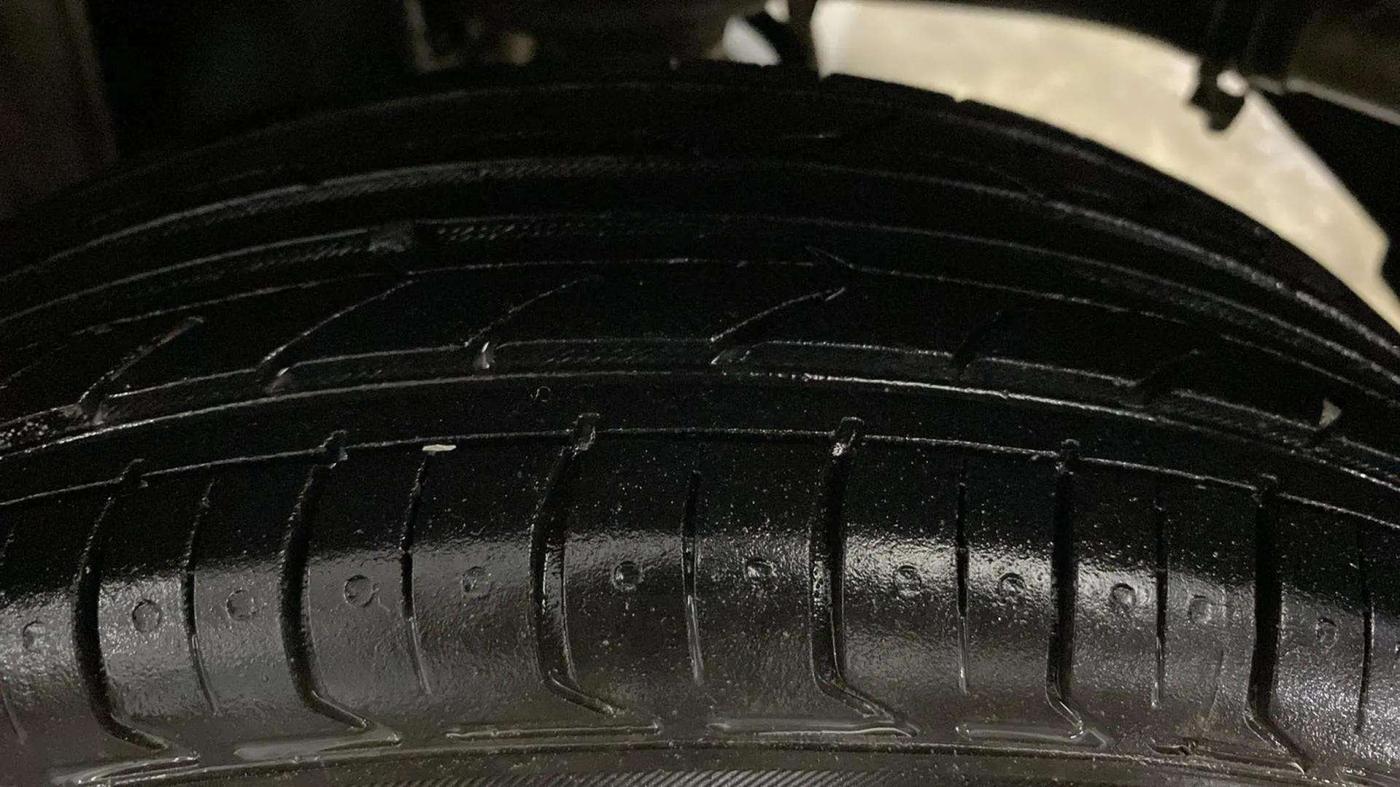 2015 Maruti Alto K10 VXI, Petrol, Manual, 37,448 km, Left Rear Tyre Tread