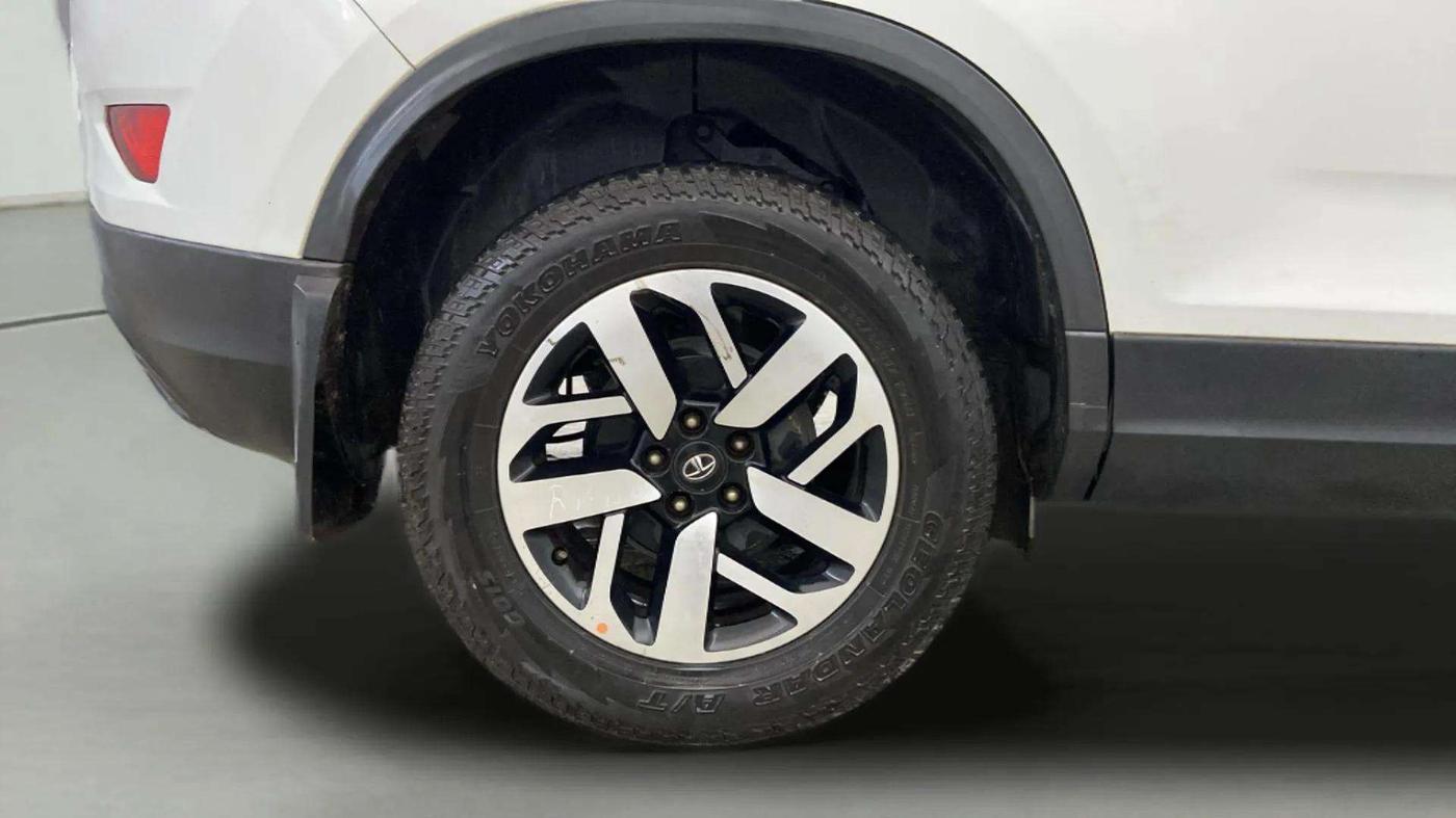2021 Tata Harrier XZA PLUS 2.0L DUAL TONE, Diesel, Automatic, 56,042 km, Right Rear Wheel