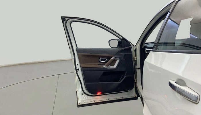2021 Tata Harrier XZA PLUS 2.0L DUAL TONE, Diesel, Automatic, 56,042 km, LHS Front Door