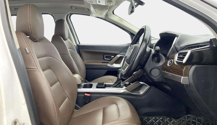 2021 Tata Harrier XZA PLUS 2.0L DUAL TONE, Diesel, Automatic, 56,042 km, Right Side Front Door Cabin