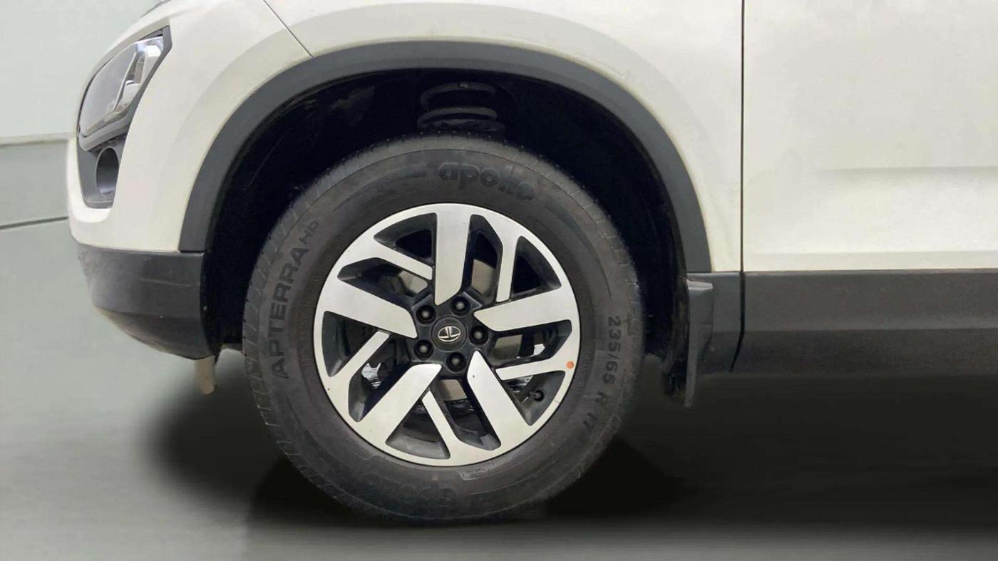 2021 Tata Harrier XZA PLUS 2.0L DUAL TONE, Diesel, Automatic, 56,042 km, Left Front Wheel