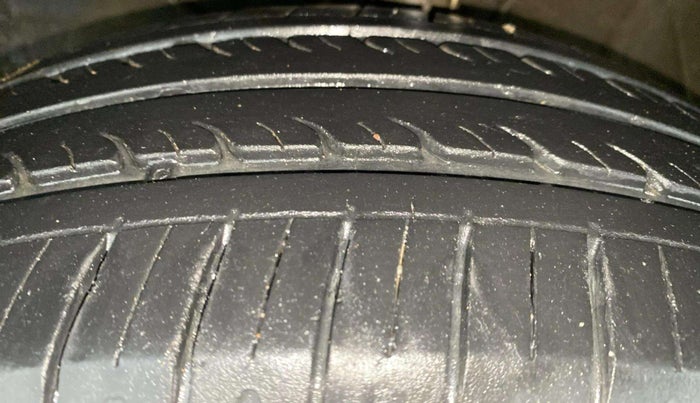 2021 Maruti Swift ZXI, Petrol, Manual, 71,851 km, Left Front Tyre Tread