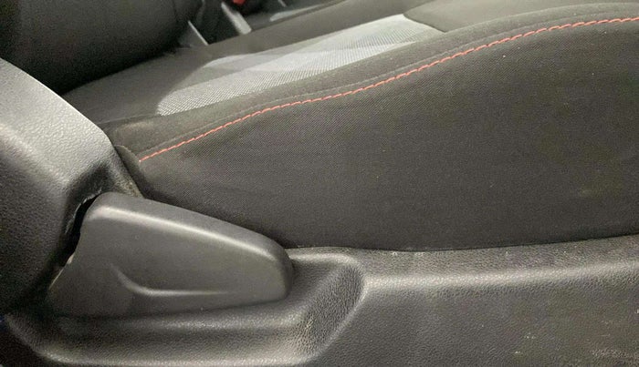 2020 Renault Kwid RXT 1.0 AMT, Petrol, Automatic, 80,880 km, Driver Side Adjustment Panel