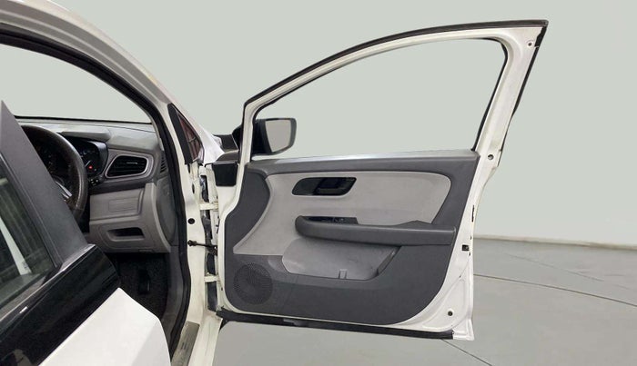 2021 Tata ALTROZ XE PETROL, Petrol, Manual, 44,442 km, RHS Front Door