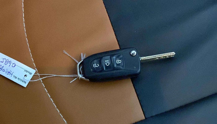 2021 Tata ALTROZ XE PETROL, Petrol, Manual, 44,442 km, Key Close Up