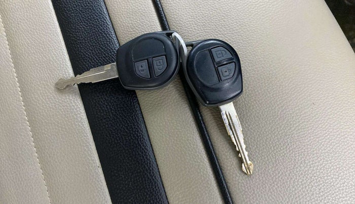 2017 Maruti Wagon R 1.0 VXI, CNG, Manual, 70,822 km, Key Close Up