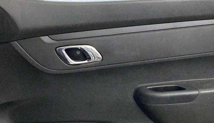2019 Renault Kwid RXT 1.0 (O), Petrol, Manual, 72,433 km, Driver Side Door Panels Control